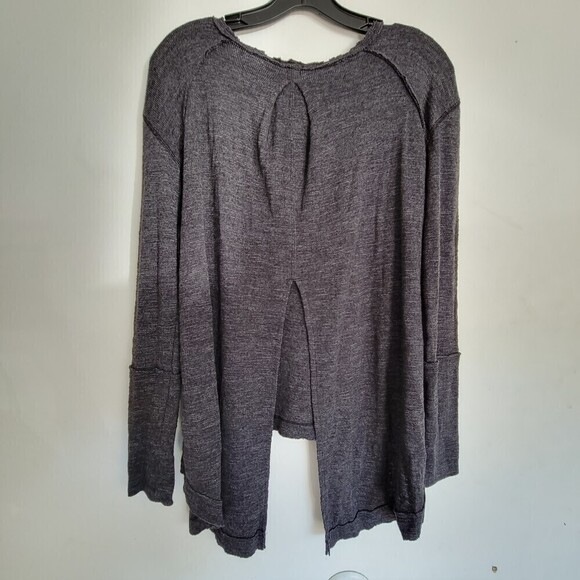 Free People Gray Distressed Waffle Knit Split Back Long Sleeve Thermo Top Sz XS - Picture 3 of 12